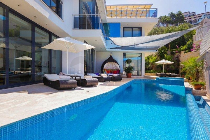 Luxury villa in Kalkan with sea view