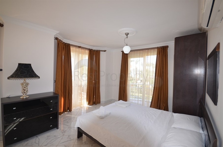 Villa with private beach and direct sea view