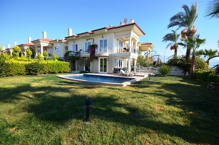 Villa with private beach and direct sea view