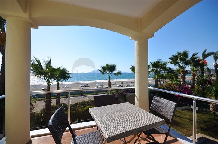 Villa with private beach and direct sea view