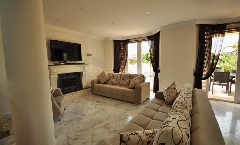 Villa with private beach and direct sea view