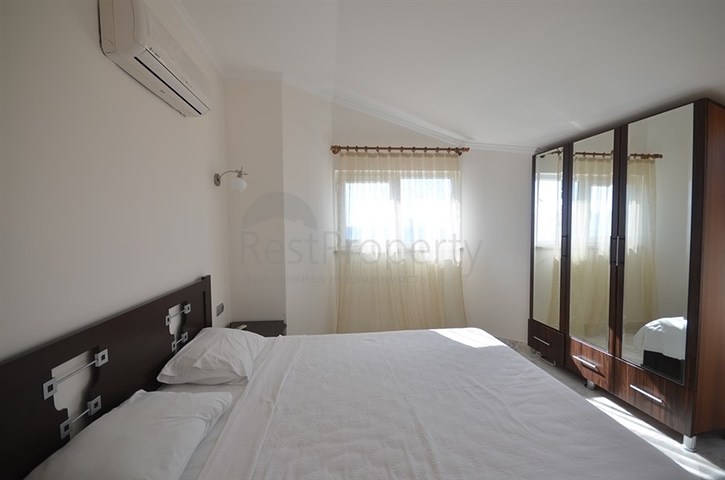 Villa with private beach and direct sea view