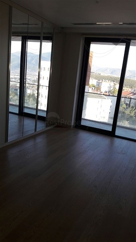 Spacious duplex for a large family in Izmir