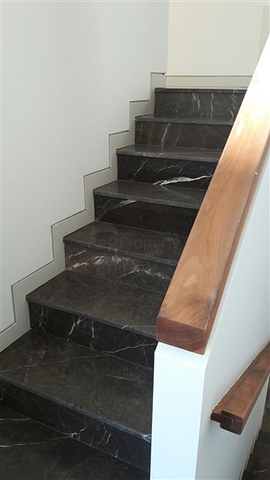 Spacious duplex for a large family in Izmir