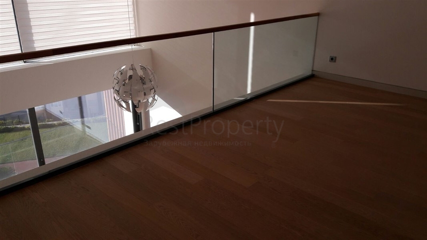 Spacious duplex for a large family in Izmir