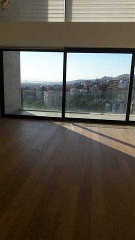 Spacious duplex for a large family in Izmir