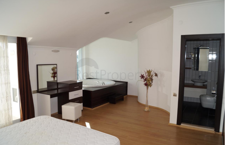 4 + 1 furnished villa near the National Golf Club in Kadriye Belek