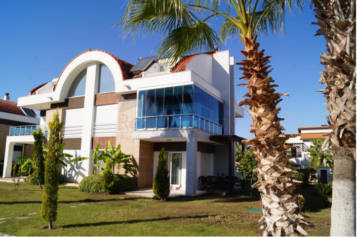 4 + 1 furnished villa near the National Golf Club in Kadriye Belek