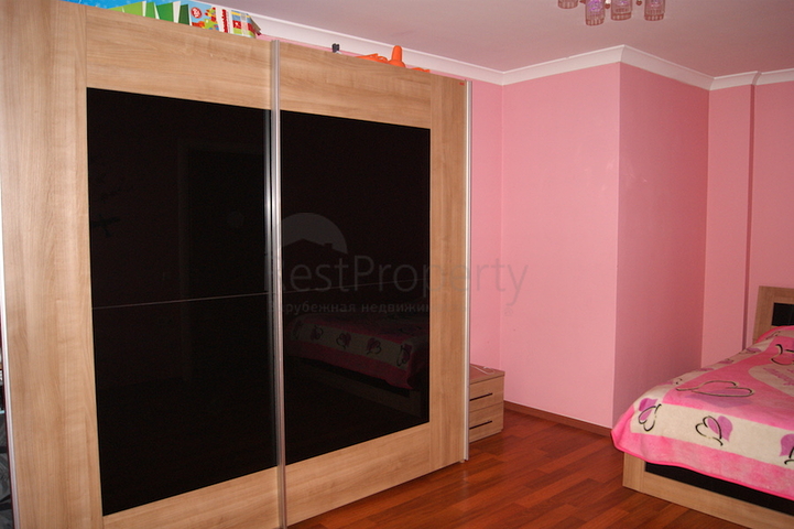 Penthouse 2 + 1 with access to the garden in a complex 500 m from the sea