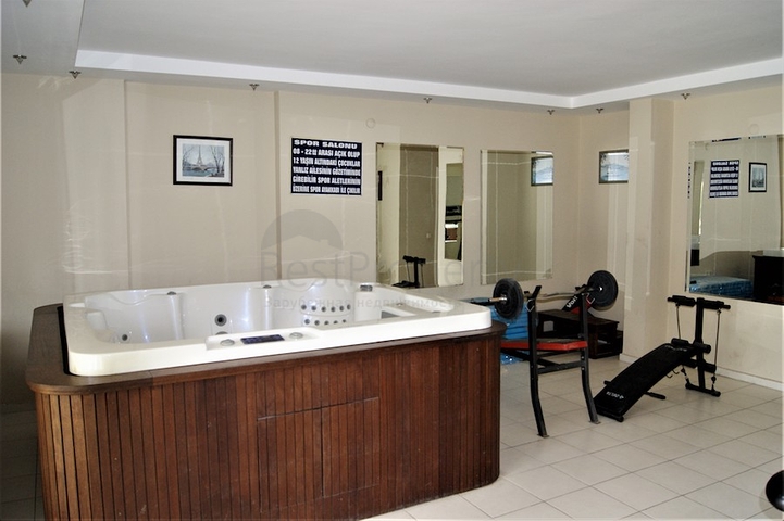 Penthouse 2 + 1 with access to the garden in a complex 500 m from the sea