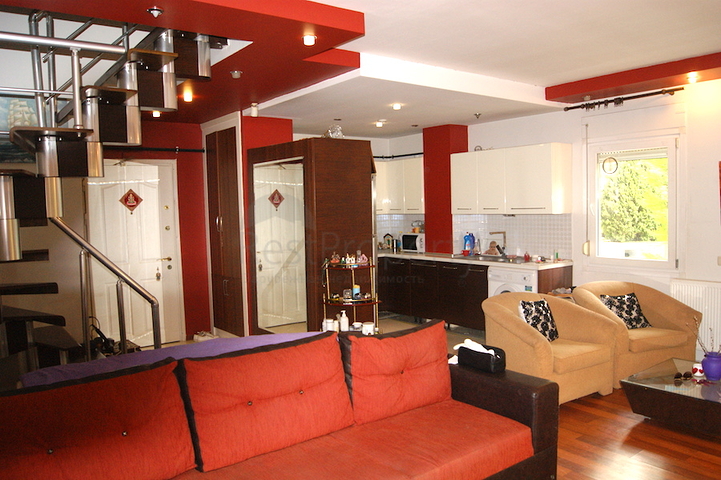 Penthouse 2 + 1 with access to the garden in a complex 500 m from the sea