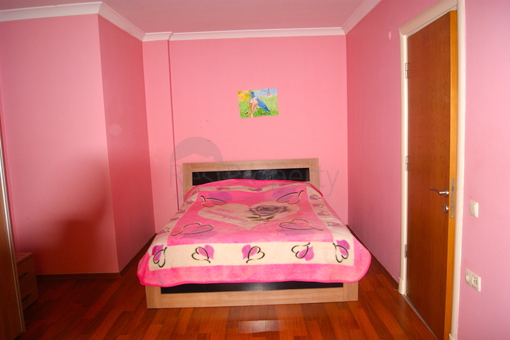 Penthouse 2 + 1 with access to the garden in a complex 500 m from the sea