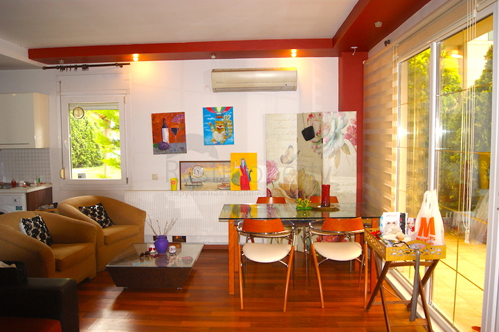 Penthouse 2 + 1 with access to the garden in a complex 500 m from the sea