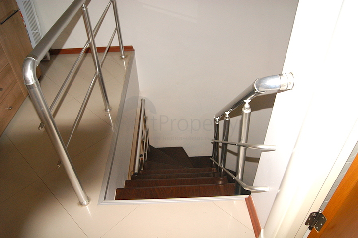 Penthouse 2 + 1 with access to the garden in a complex 500 m from the sea