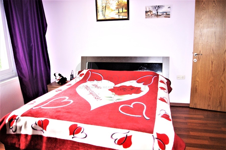 Penthouse 2 + 1 with access to the garden in a complex 500 m from the sea