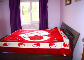 Penthouse 2 + 1 with access to the garden in a complex 500 m from the sea