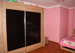 Penthouse 2 + 1 with access to the garden in a complex 500 m from the sea