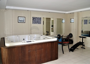 Penthouse 2 + 1 with access to the garden in a complex 500 m from the sea