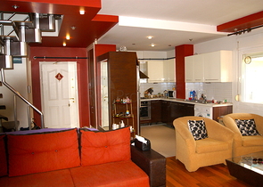 Penthouse 2 + 1 with access to the garden in a complex 500 m from the sea