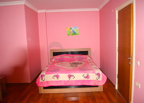 Penthouse 2 + 1 with access to the garden in a complex 500 m from the sea