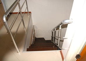 Penthouse 2 + 1 with access to the garden in a complex 500 m from the sea