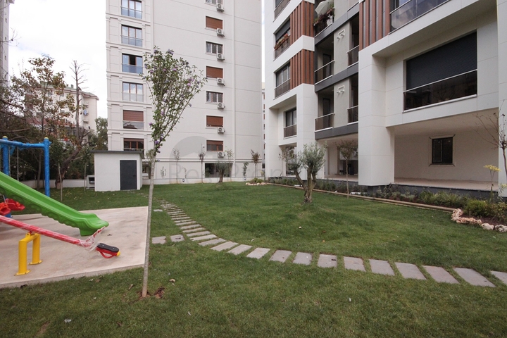 For sale 4-bedroom apartment in famous area of Kadikoy