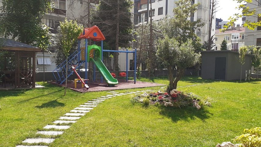 For sale 4-bedroom apartment in famous area of Kadikoy