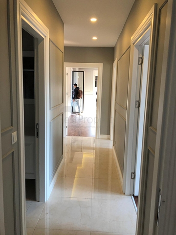 For sale 4-bedroom apartment in famous area of Kadikoy