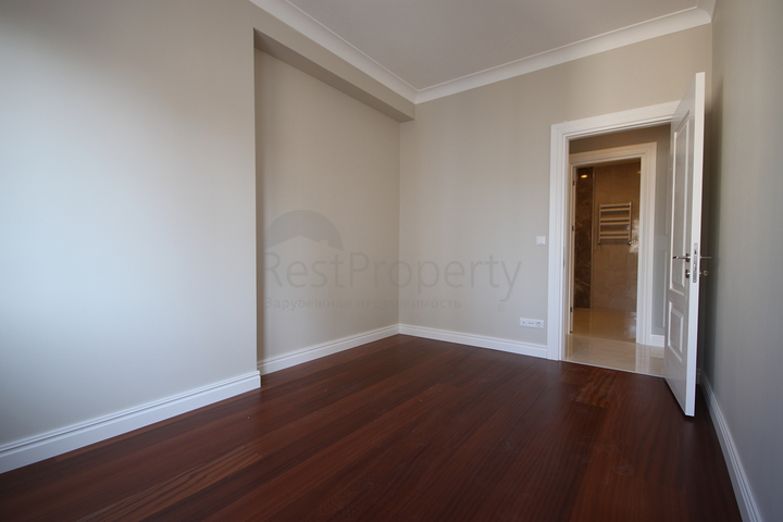 For sale 4-bedroom apartment in famous area of Kadikoy