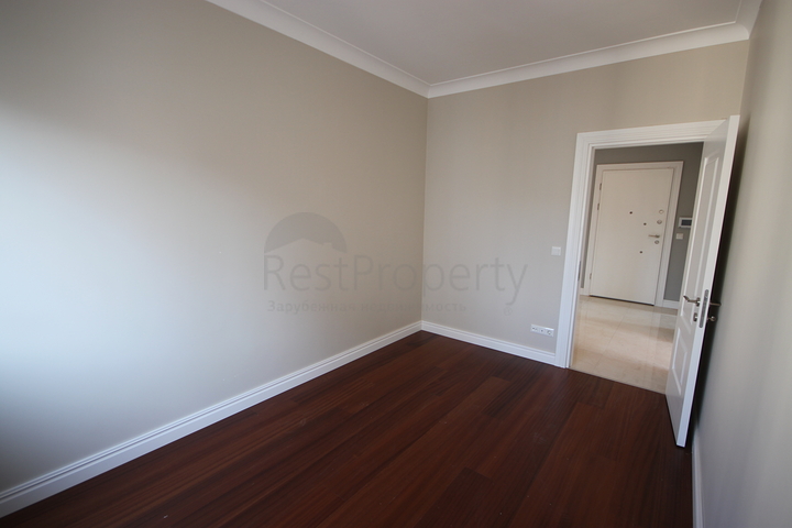 For sale 4-bedroom apartment in famous area of Kadikoy