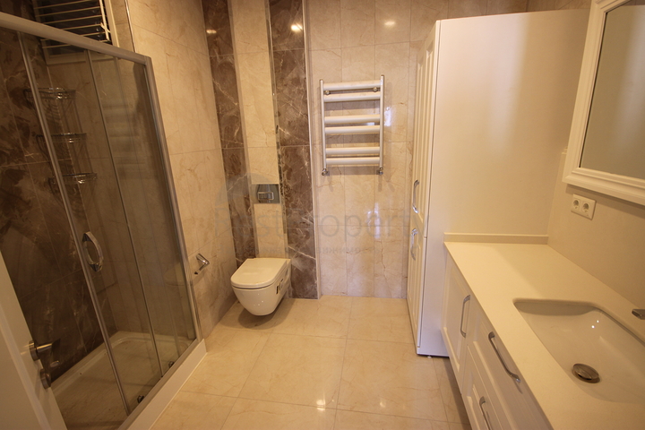 For sale 4-bedroom apartment in famous area of Kadikoy