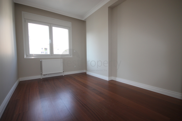 For sale 4-bedroom apartment in famous area of Kadikoy