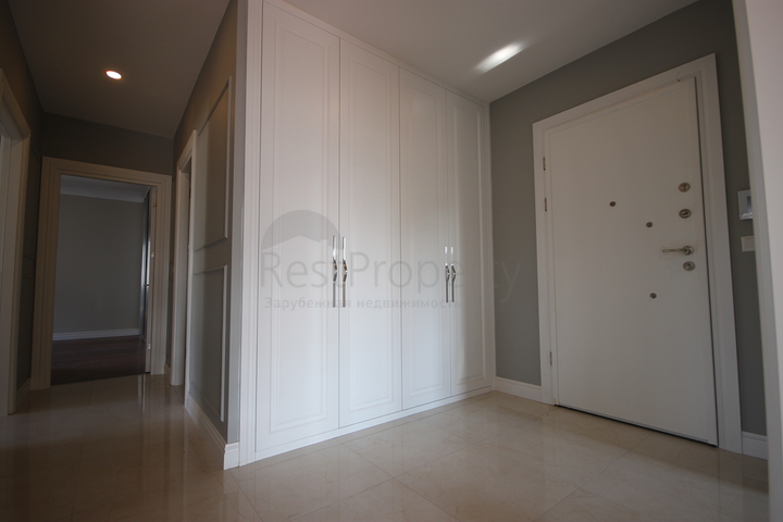 For sale 4-bedroom apartment in famous area of Kadikoy