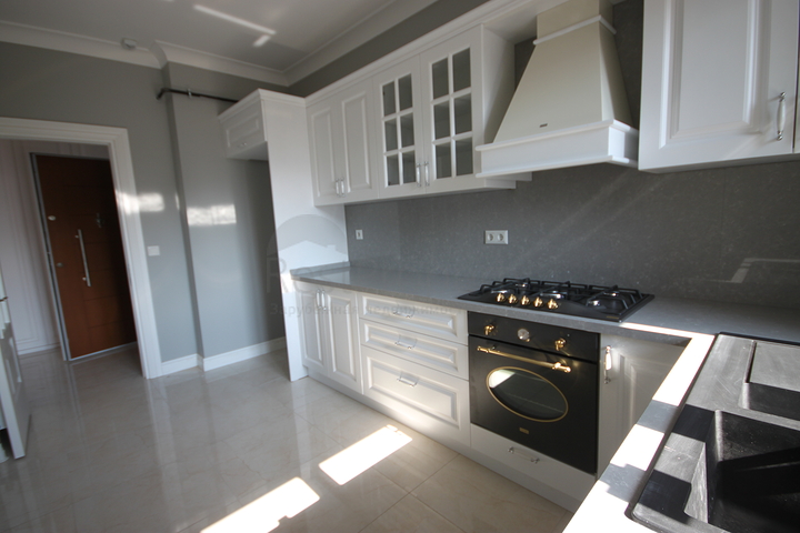 For sale 4-bedroom apartment in famous area of Kadikoy