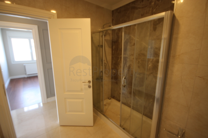 For sale 4-bedroom apartment in famous area of Kadikoy