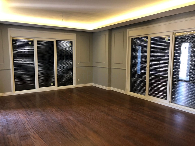 For sale 4-bedroom apartment in famous area of Kadikoy