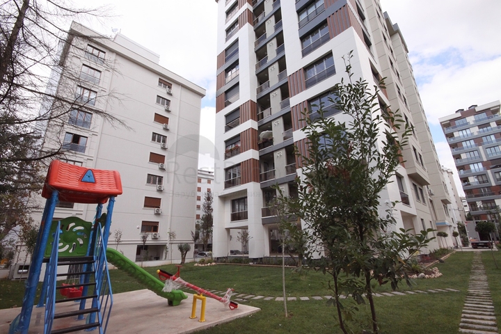 For sale 4-bedroom apartment in famous area of Kadikoy