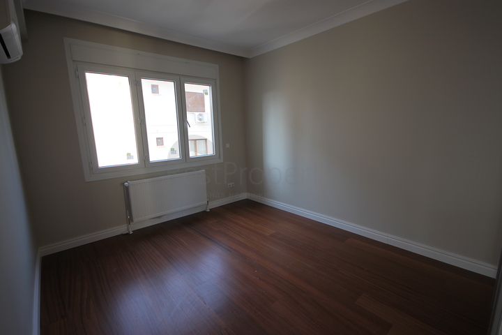 For sale 4-bedroom apartment in famous area of Kadikoy