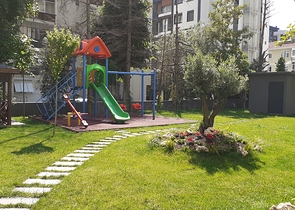 For sale 4-bedroom apartment in famous area of Kadikoy