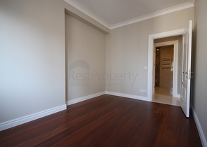 For sale 4-bedroom apartment in famous area of Kadikoy