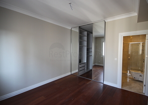 For sale 4-bedroom apartment in famous area of Kadikoy