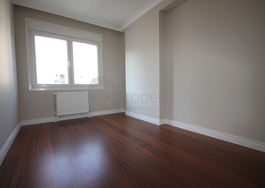 For sale 4-bedroom apartment in famous area of Kadikoy
