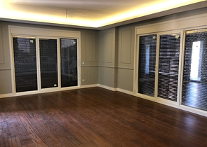 For sale 4-bedroom apartment in famous area of Kadikoy