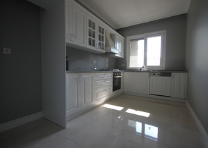 For sale 4-bedroom apartment in famous area of Kadikoy