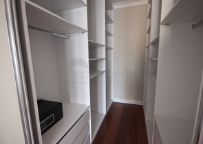 For sale 4-bedroom apartment in famous area of Kadikoy