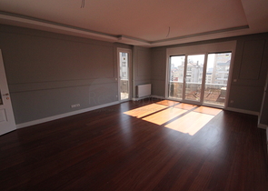 For sale 4-bedroom apartment in famous area of Kadikoy