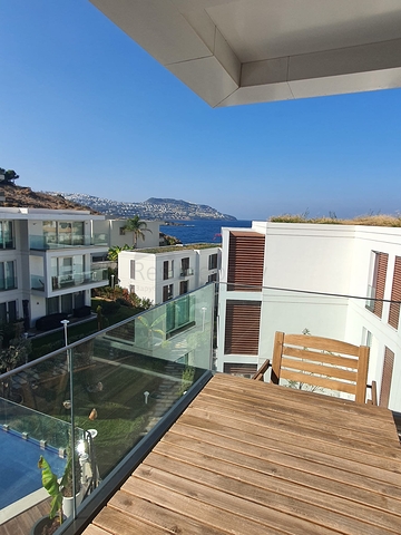4+1 penthouse in a complex on the first coastline in the beautiful bay of Kucukbuk, Bodrum