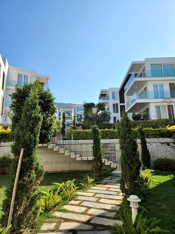 4+1 penthouse in a complex on the first coastline in the beautiful bay of Kucukbuk, Bodrum