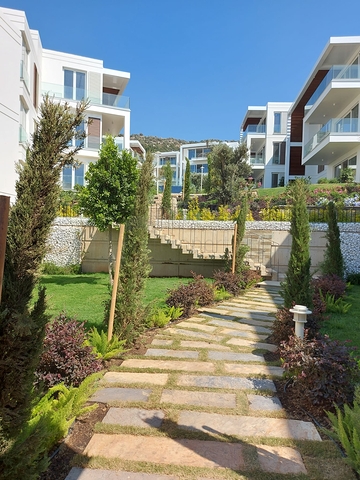 4+1 penthouse in a complex on the first coastline in the beautiful bay of Kucukbuk, Bodrum