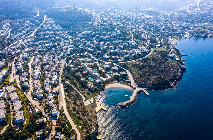 4+1 penthouse in a complex on the first coastline in the beautiful bay of Kucukbuk, Bodrum